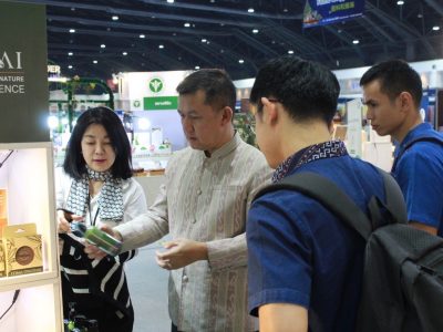 รองอธิบดี พช. เยี่ยมชมงาน และให้กำลังใจผู้ประกอบการในงาน “OTOP City 2024 Happy Market มอบความสุข ด้วยของขวัญล้ำค่า จากภูมิปัญญาไทย”