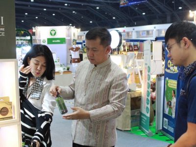 รองอธิบดี พช. เยี่ยมชมงาน และให้กำลังใจผู้ประกอบการในงาน “OTOP City 2024 Happy Market มอบความสุข ด้วยของขวัญล้ำค่า จากภูมิปัญญาไทย”